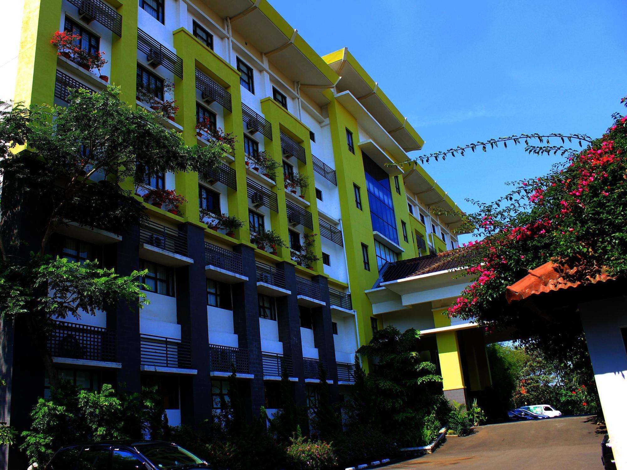 Capital O 1010 Isola Resort Bandung Zewnętrze zdjęcie